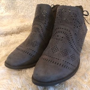 Very J Women’s Booties Size 9 Grey